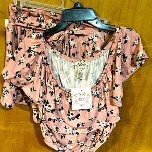 🌸💕Nwt Absolutely stunning pink floral short set with cropped swing top